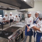 Una bella immagine degli alunni dello Spallanzani, nella cucina